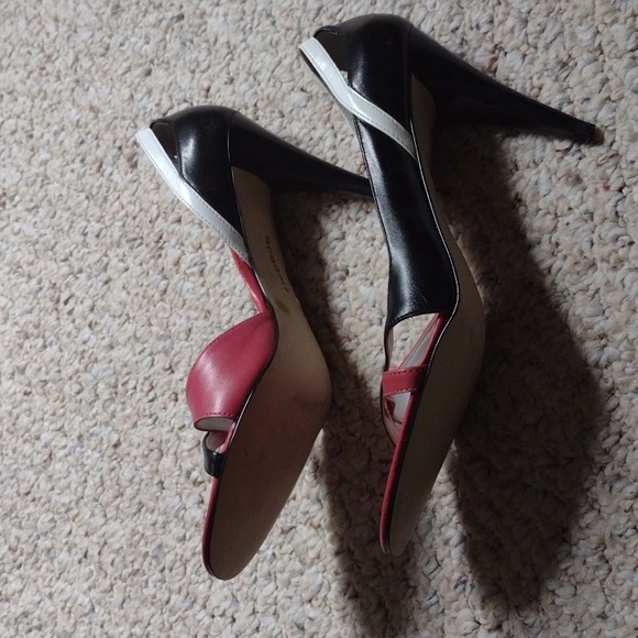 NEW never worn size 7.5B BCBGirls shoes fuschia black white leather heels - Picture 2 of 4
